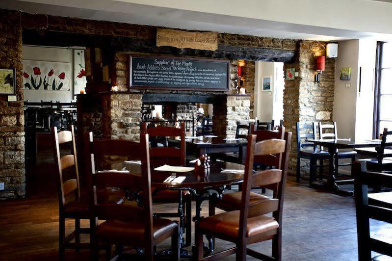 Priory Inn เทตบรี ภายนอก รูปภาพ