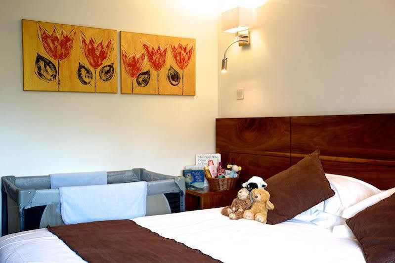 Priory Inn เทตบรี ภายนอก รูปภาพ